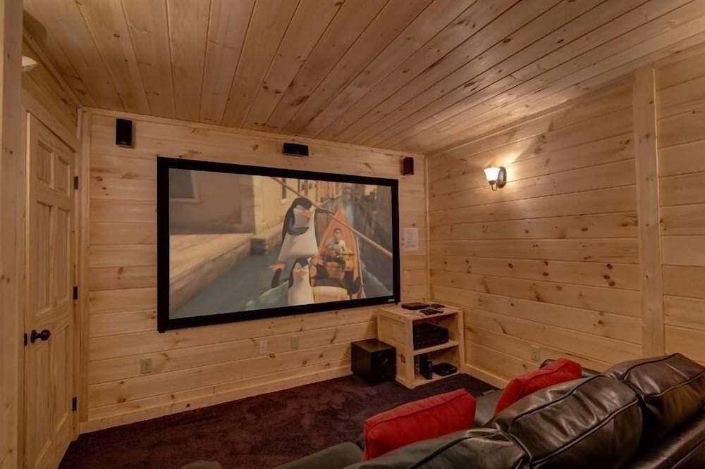 The Owl and the Trout - 2 Bedrooms, 2 Baths, Sleeps 8 Home by RedAwning