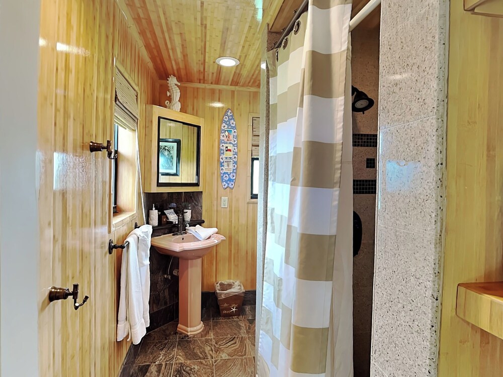 Beachside Tiki Hut by Ryson Vacation Rentals