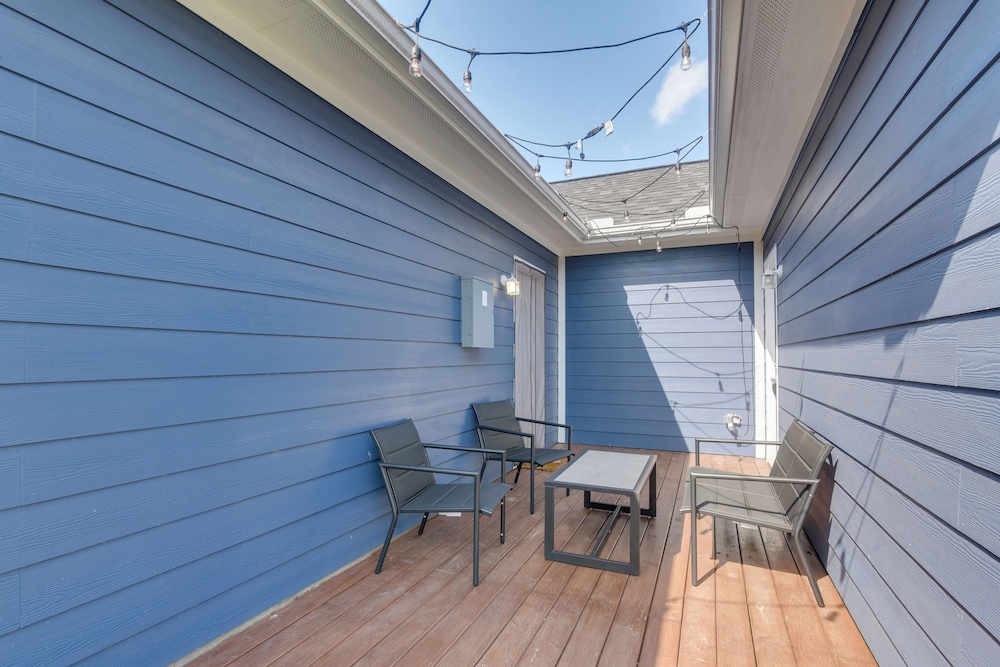 Patio & Fenced Yard: Home Close to Dtwn Houston!