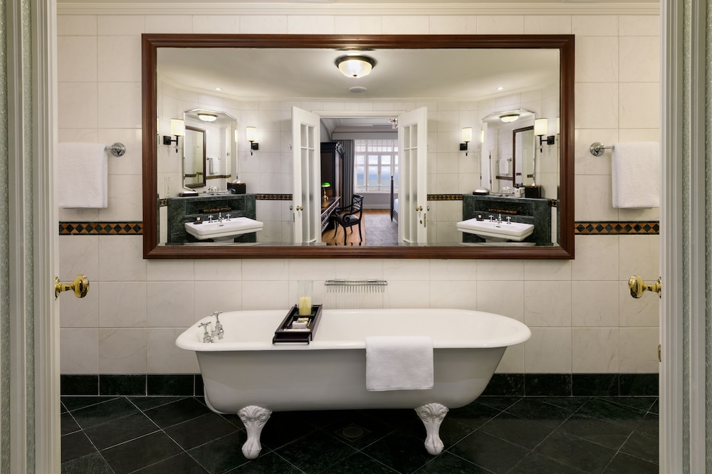Eastern & Oriental Hotel 48