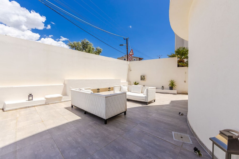 Villa Belle Azure in Gjilek