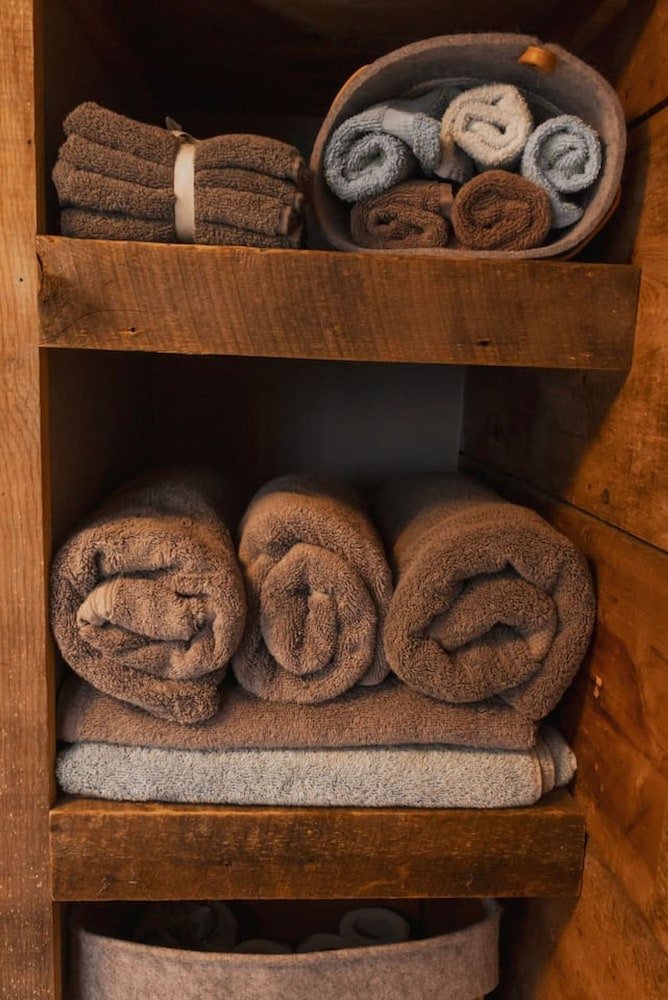 Kendal Room Cozy Mountain Lodge Retreat