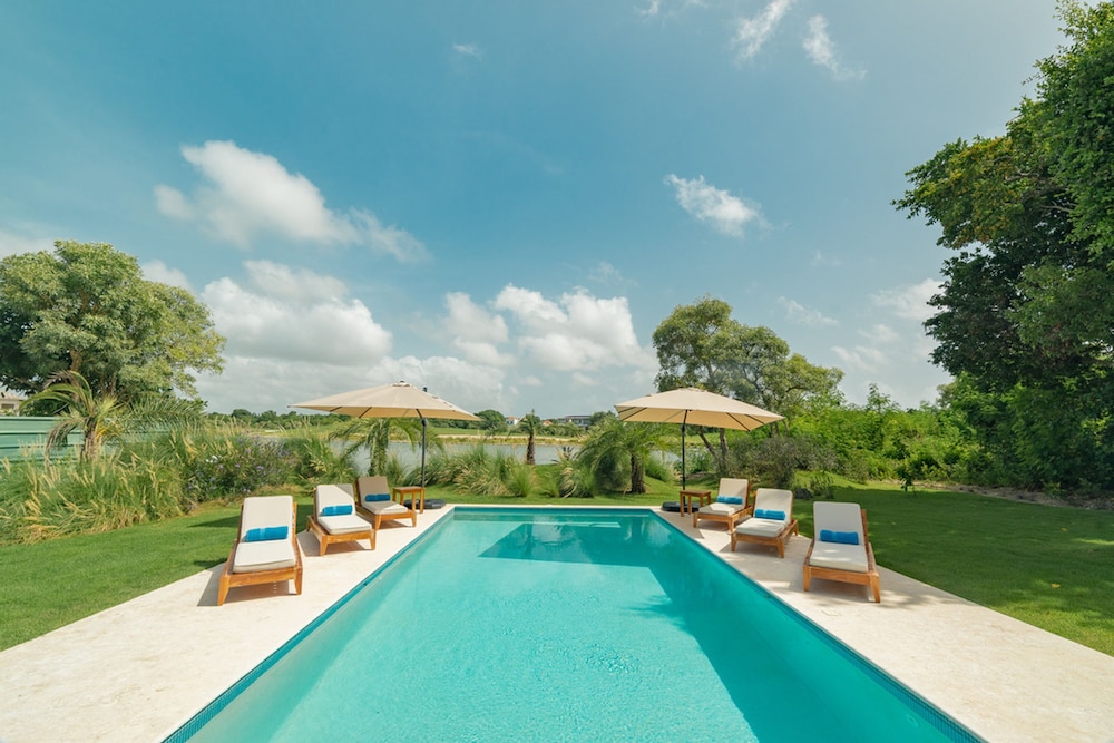 Lake Villa With Pool Table Tennis and Billiard