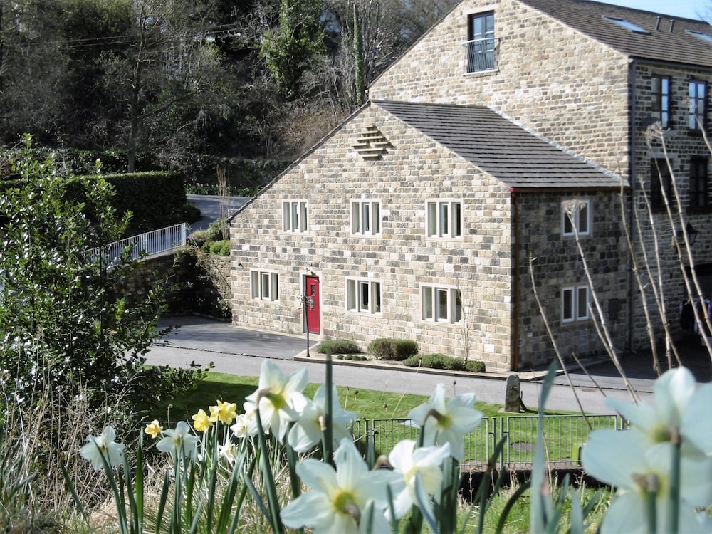 Hewenden Mill Cottages