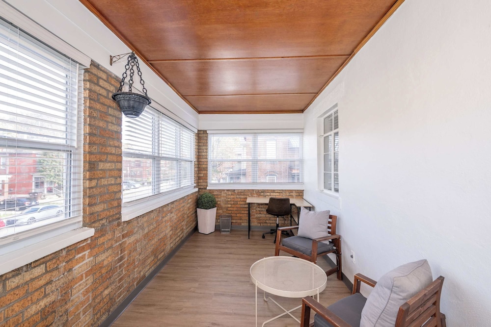 The Grand Elm Suites Sleeps 10