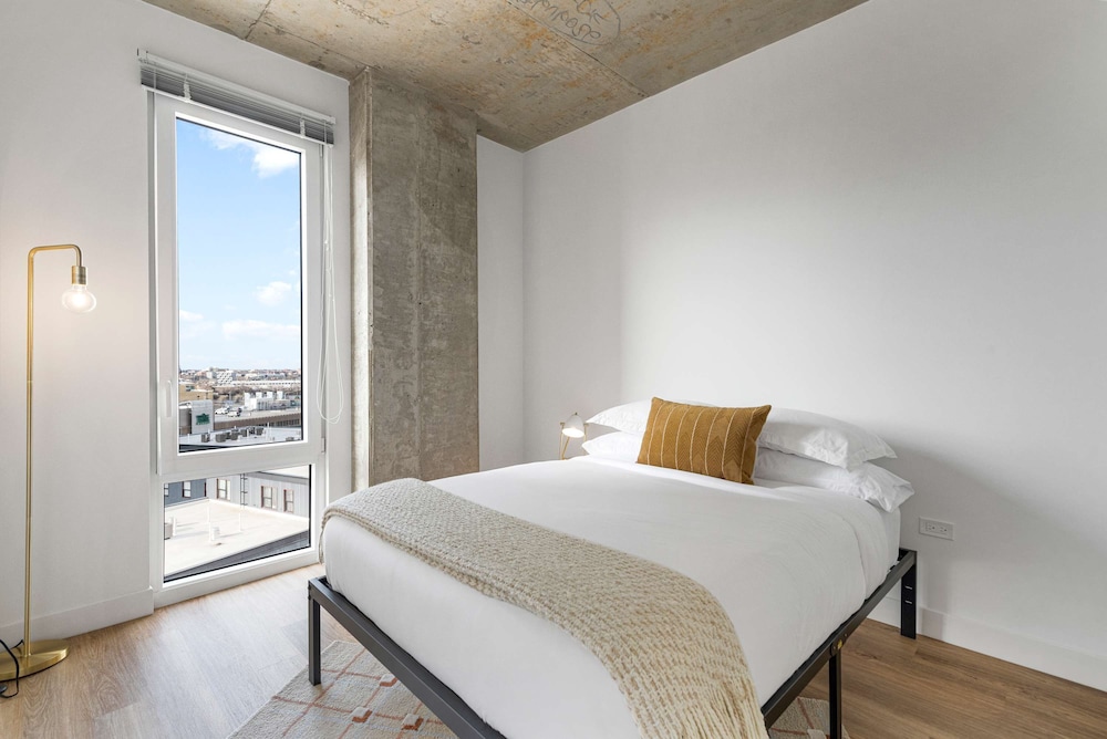 Concert Stay New 4BR Apt by Salt Shed