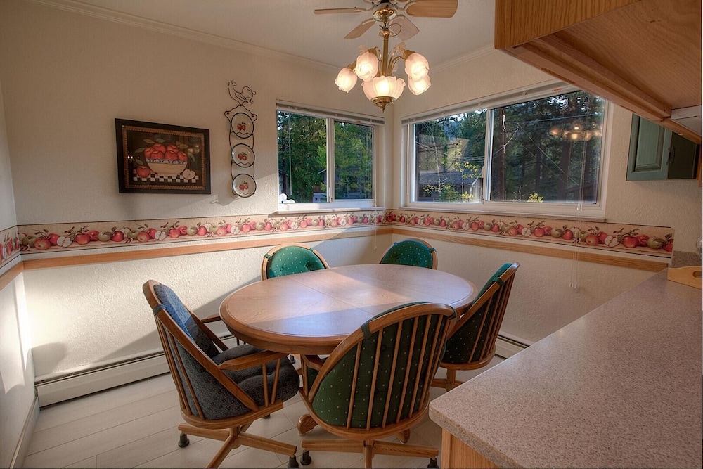 Cheyenne Chalet 4 Bedroom Home by RedAwning - Property Image 7