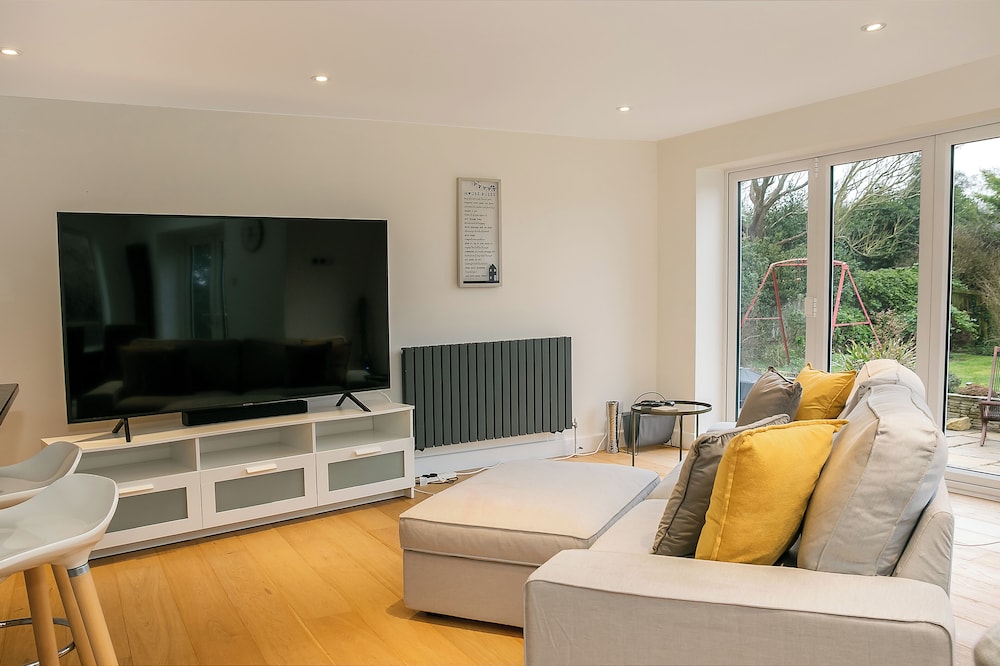 Spacious 3BD with Large Garden in Aynho view 4