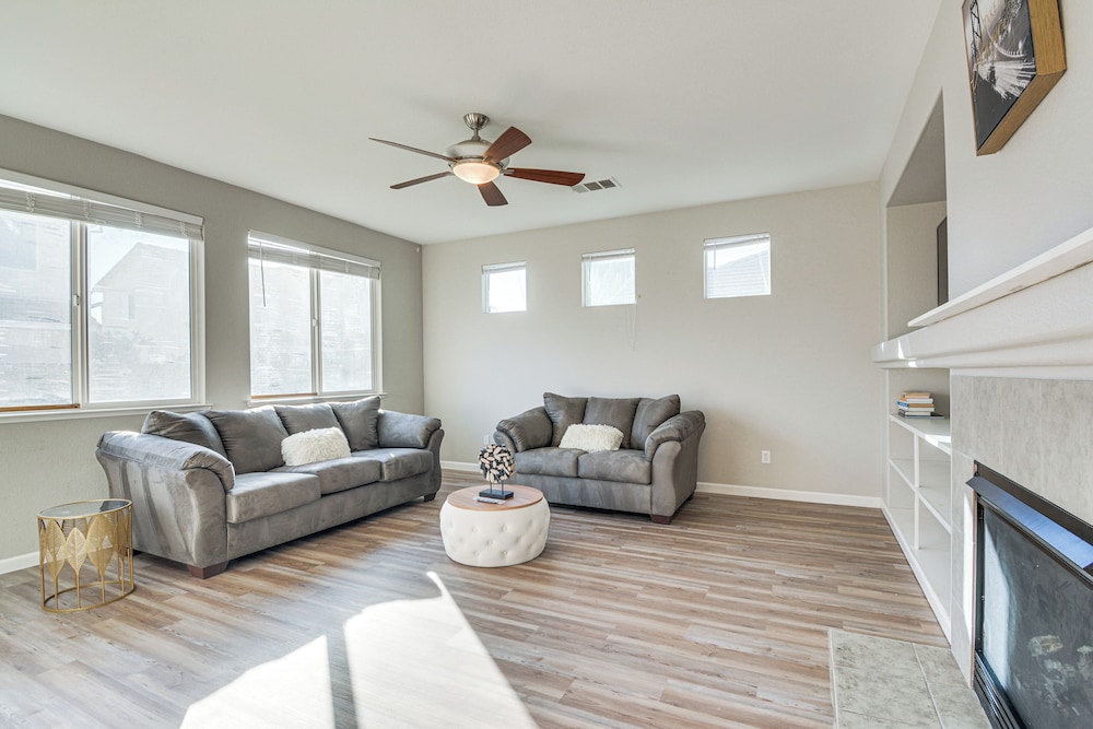 3 Mi to Downtown Merced: Family-friendly Home