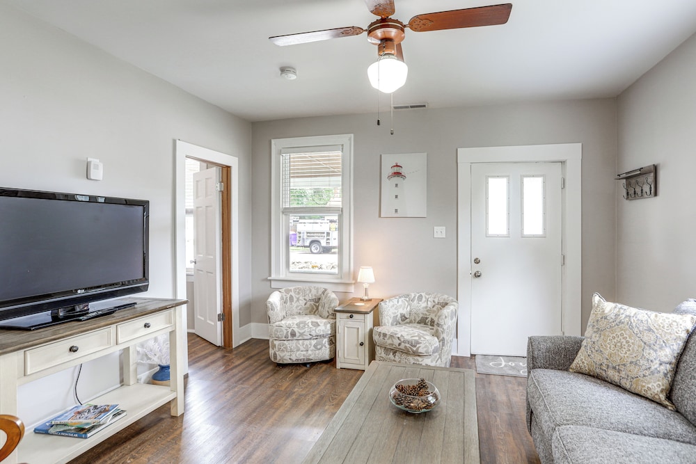 1 Mi to Water & Dtwn: Lake Erie Family Getaway