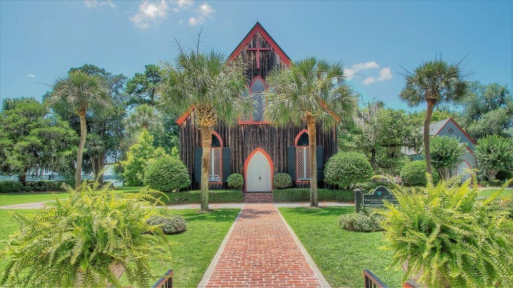 May River Breeze! 3-story Townhouse in Old Town's Promenade