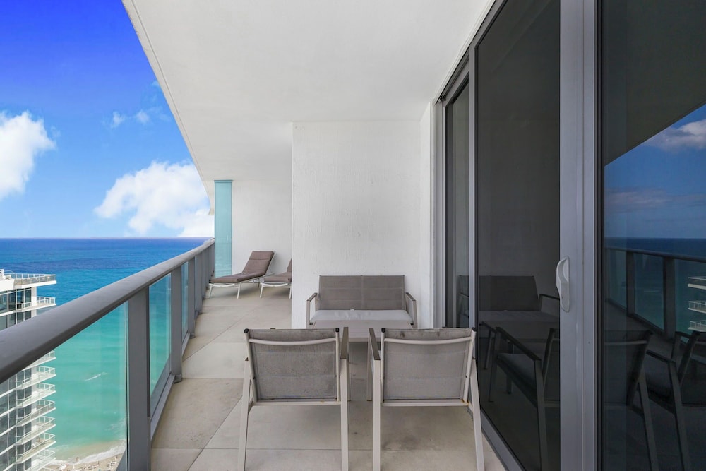Oceanview Condo with Pool & Relaxation
