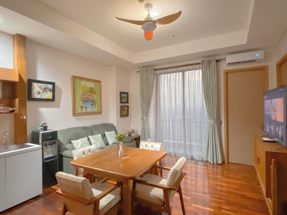 Warm And Cozy 2Br At Samara Suites Apartment