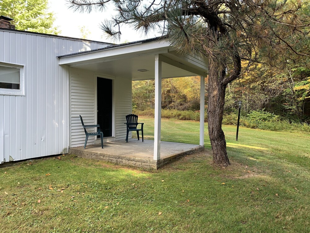 Hotel Lovett's Inn and Restaurant - Image 1