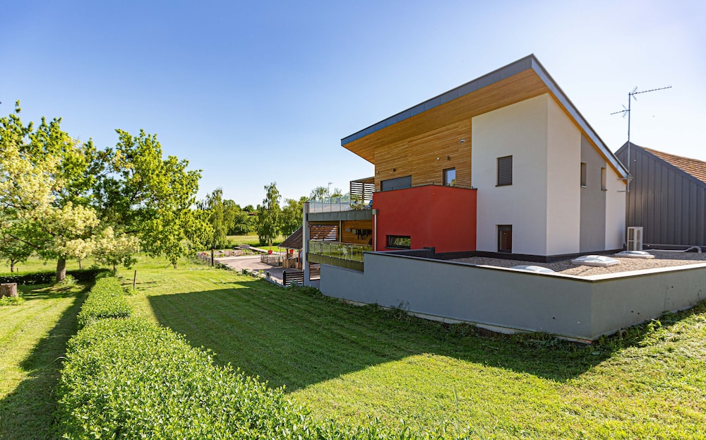 La Maison Devant La Prairie, 写真 138