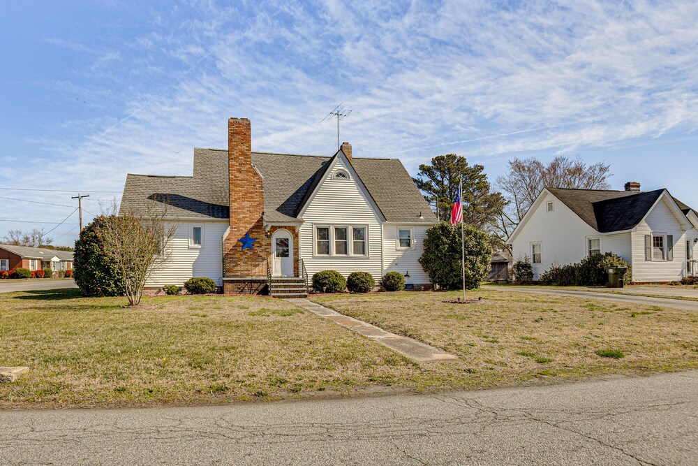 Charming Smithfield House: Walk to Downtown! view 3