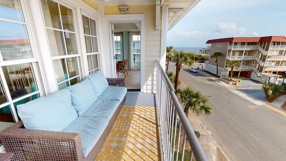 Pier Walk Unit C by Tybee Vacation Rentals