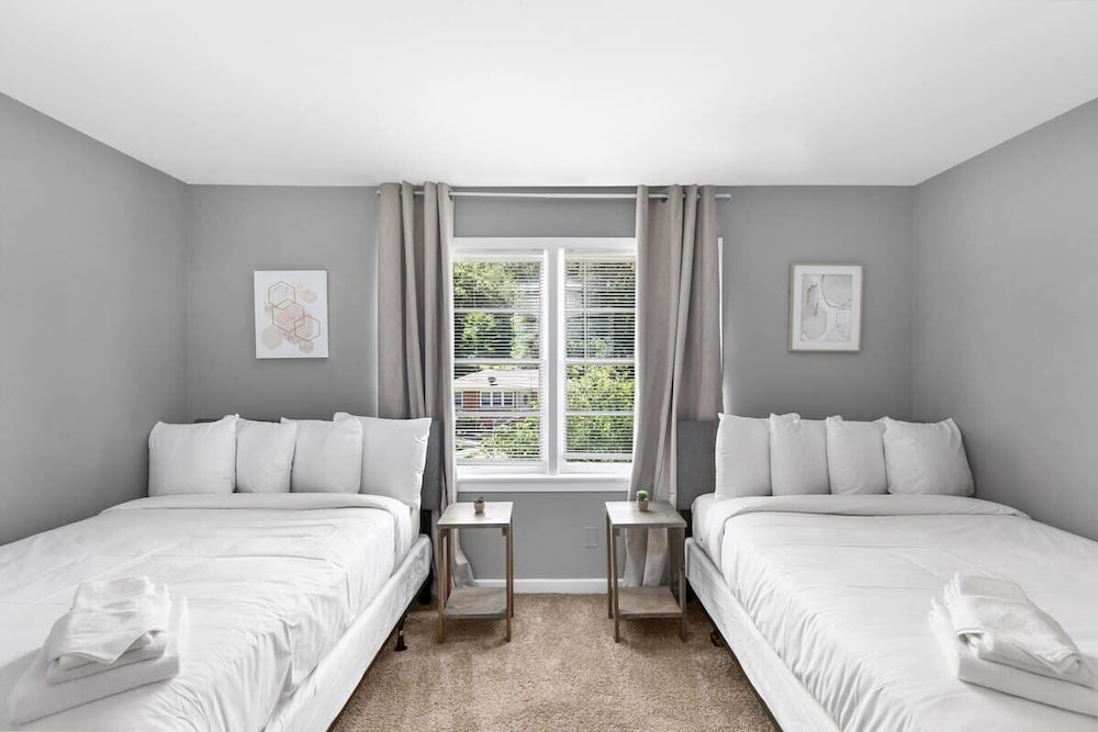 Broadmoor Bungalow - Both Units