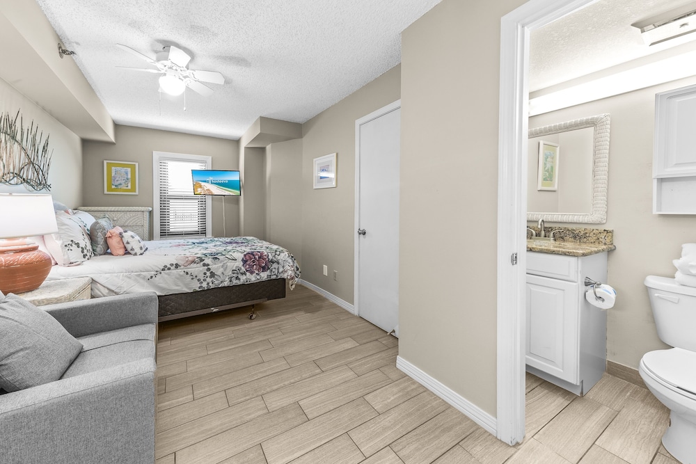 Harbor Place Condominiums by Hosteeva view 2