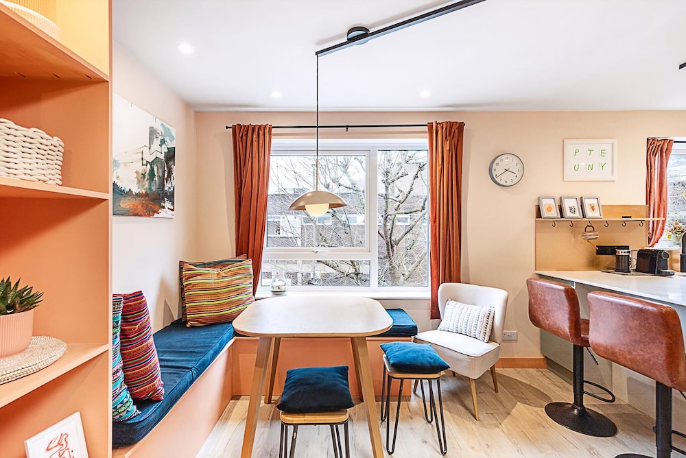Bright 2-bed Home Near Putney Riverside