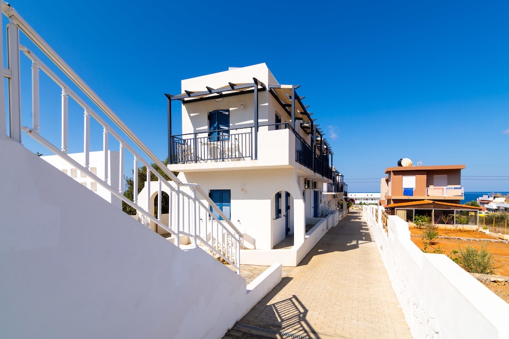 Okirroi Villas
