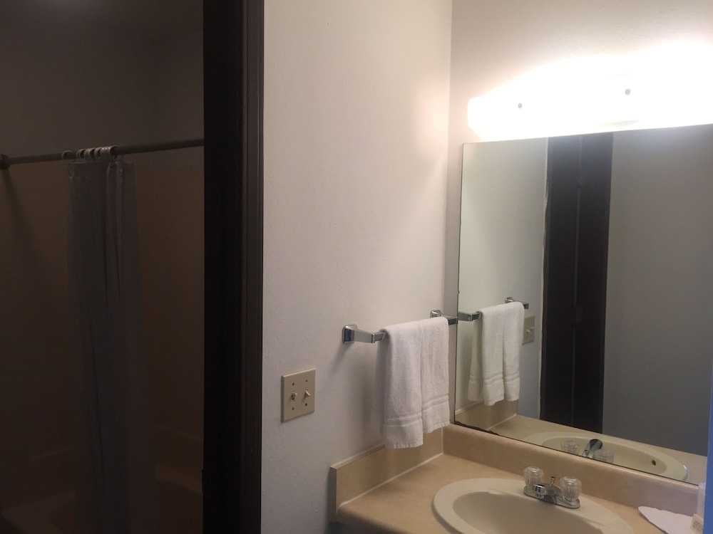 Midway Budget Inn