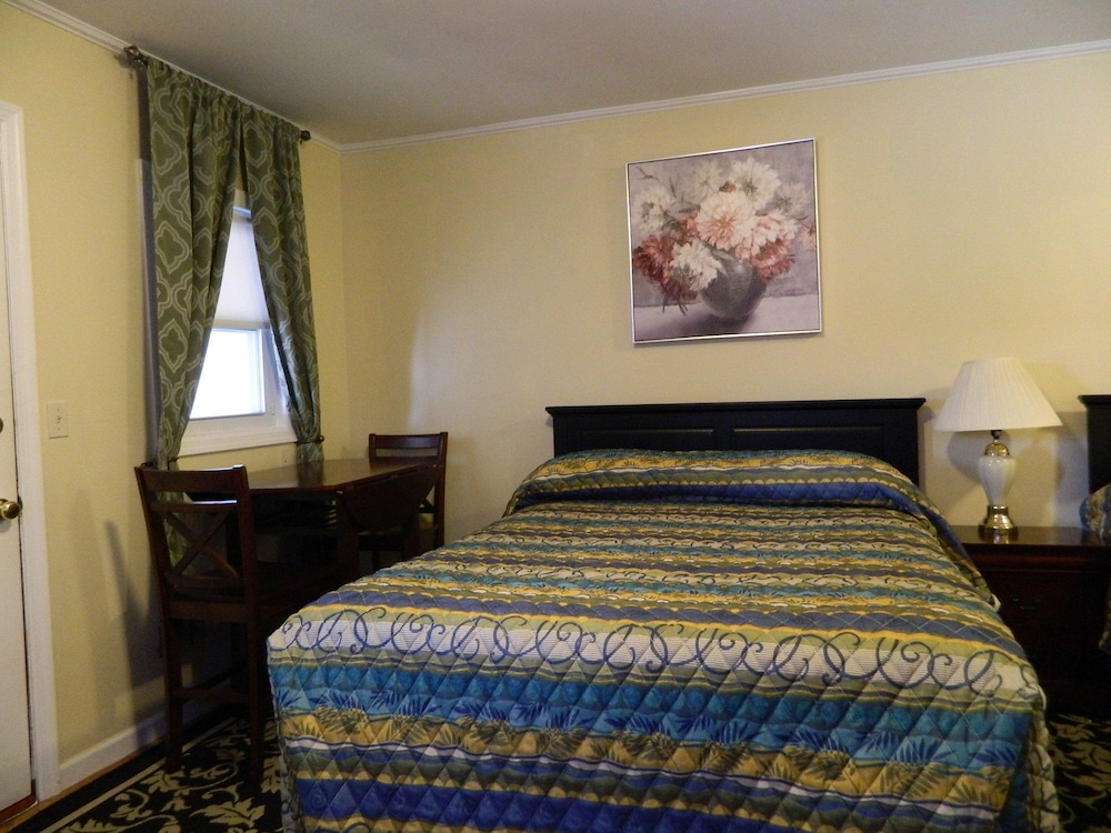 Twin Oaks Motel