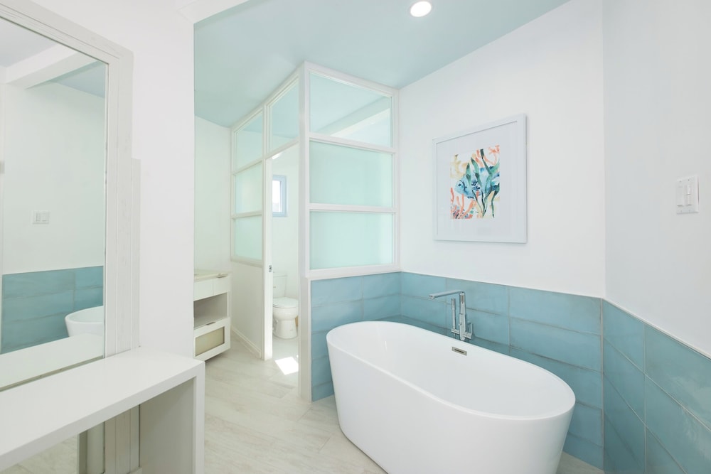 Blue-sky penthouse