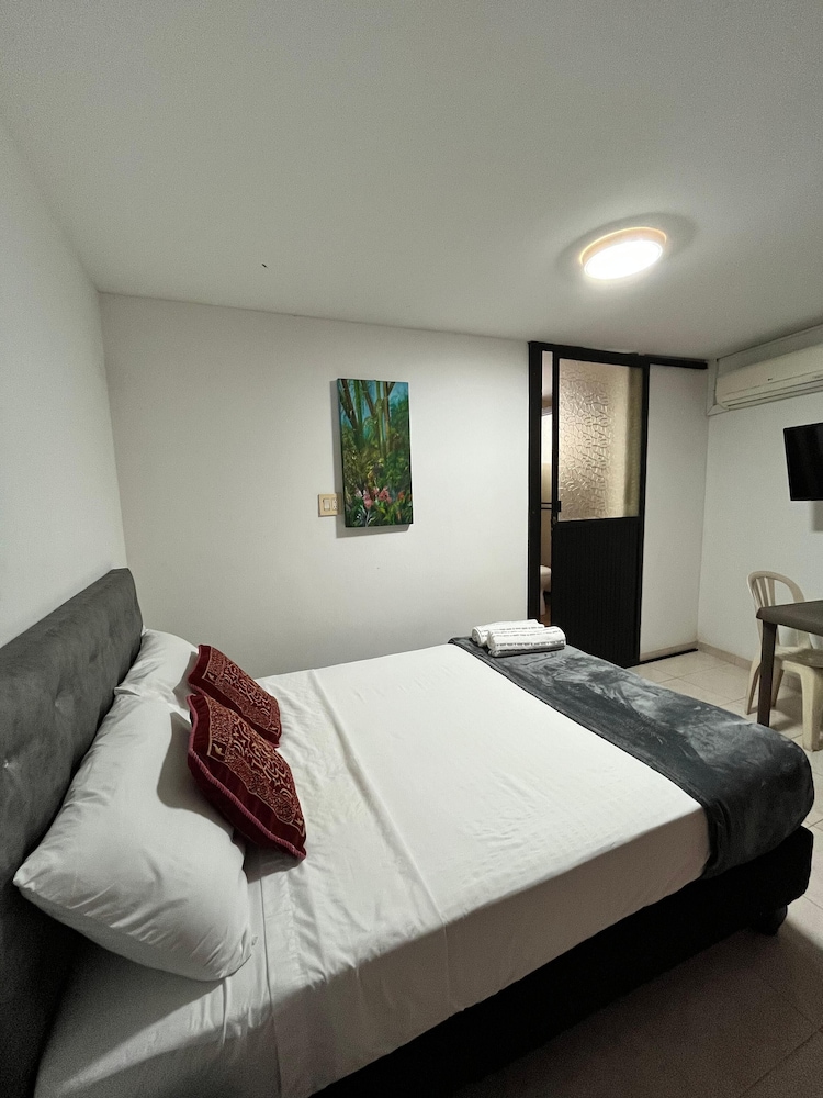 Hostal CaliView Inn