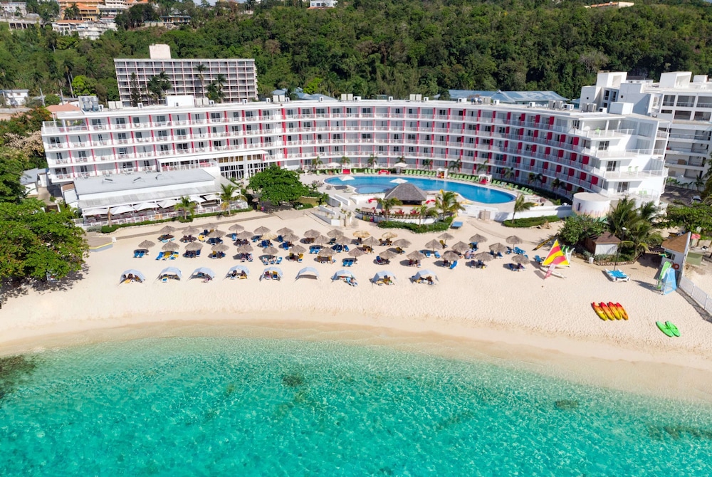 Grand Decameron Cornwall Beach, A Trademark All-Inclusive Resort