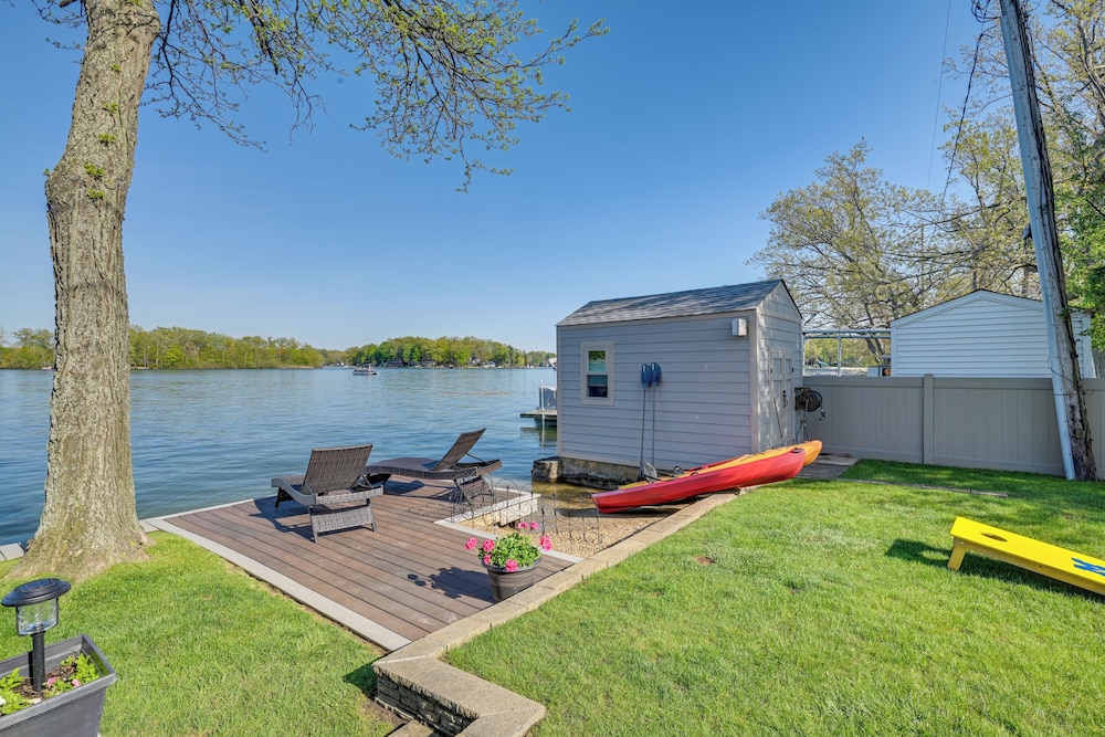 Michigan Island Lake House: Sunrise & Sunset Views