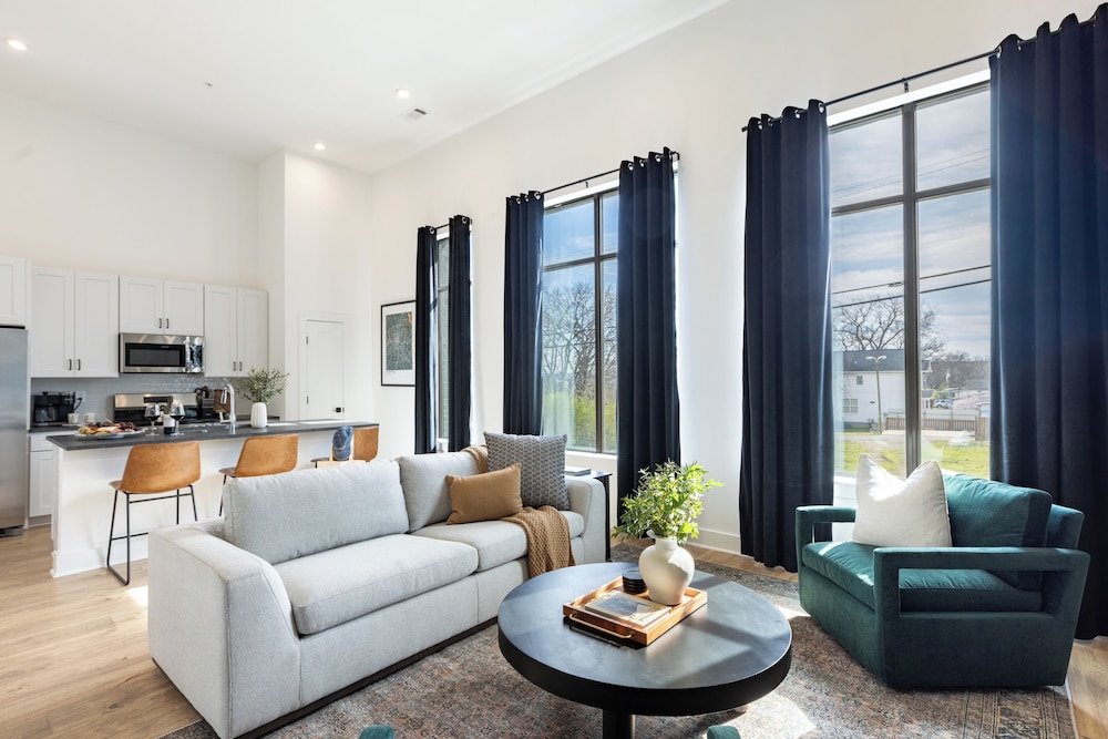 The Heights by AvantStay – Modern Condo Minutes from Broadway