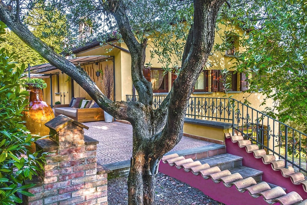 Casale Degli Ulivi 12 by Marche Holiday Villas