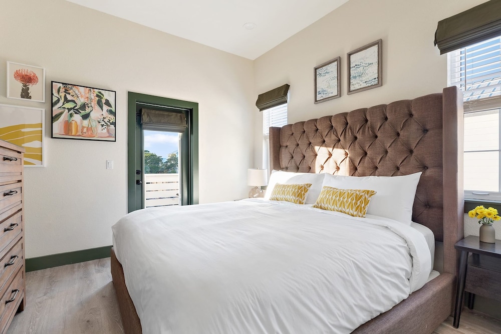 Miramar Beach Jewel Ultimate Group Retreat 5 King Bedrooms Pool Backyard