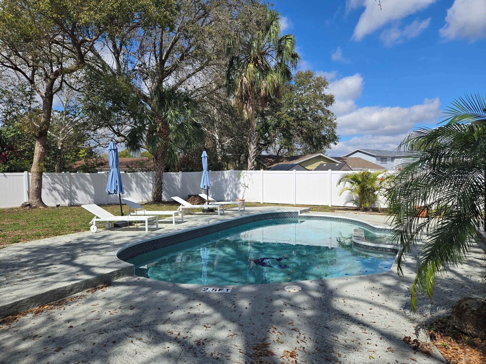Bay Crest House Stay for 10!