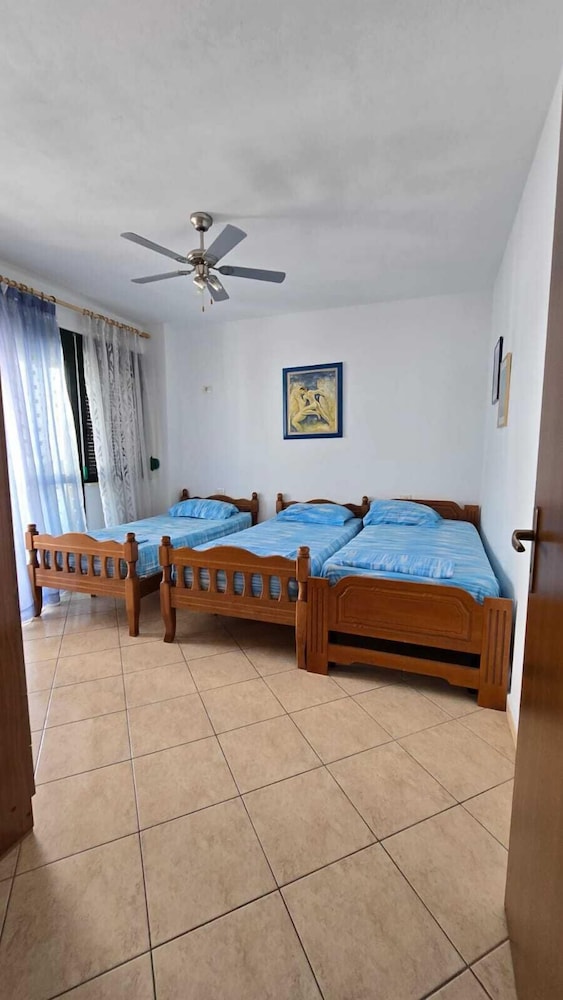 Tirent Apartment - Cozy Bedrooms Stay by Golem Beach.