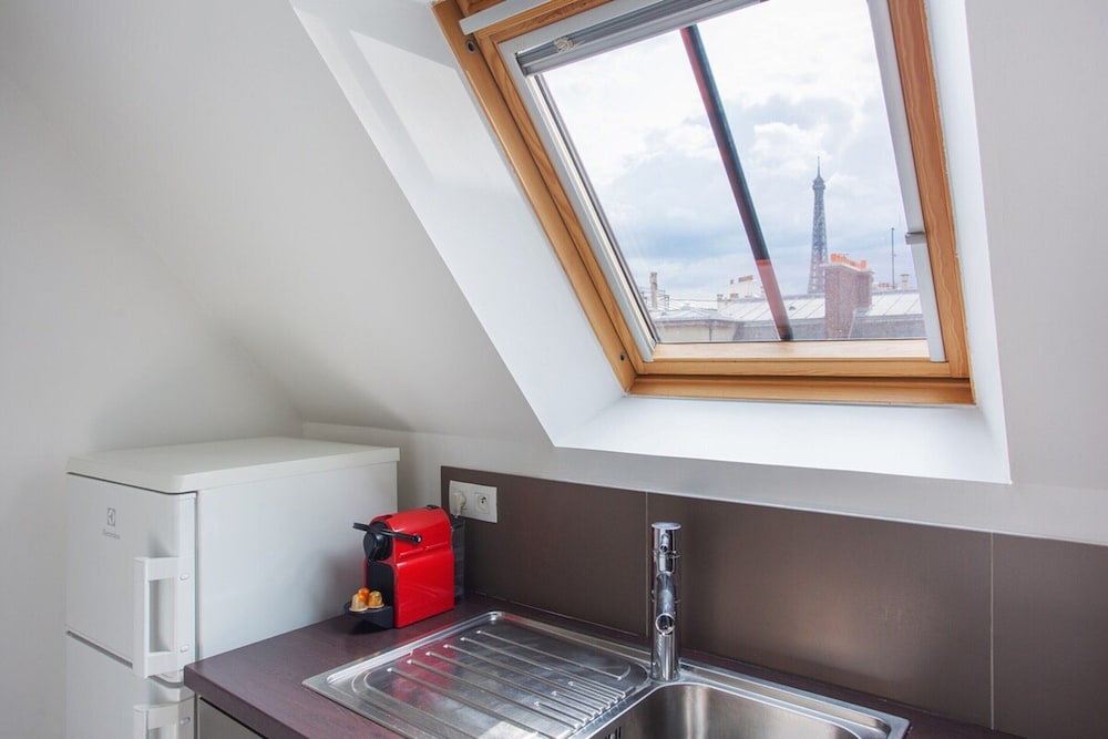 Superb Flat Ave Montaigne With Eiffel Tower View