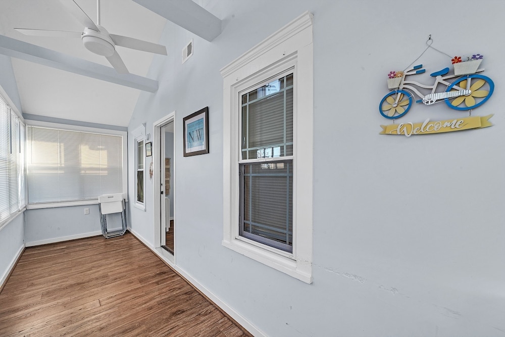 Cozy 3-br Retreat, Four Blocks To Beach & Boardwalk 3 Bedroom Home