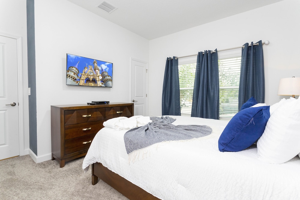 Stunning 4 Bd w/ Pool Close to Disney at Champions Gate 1158-2