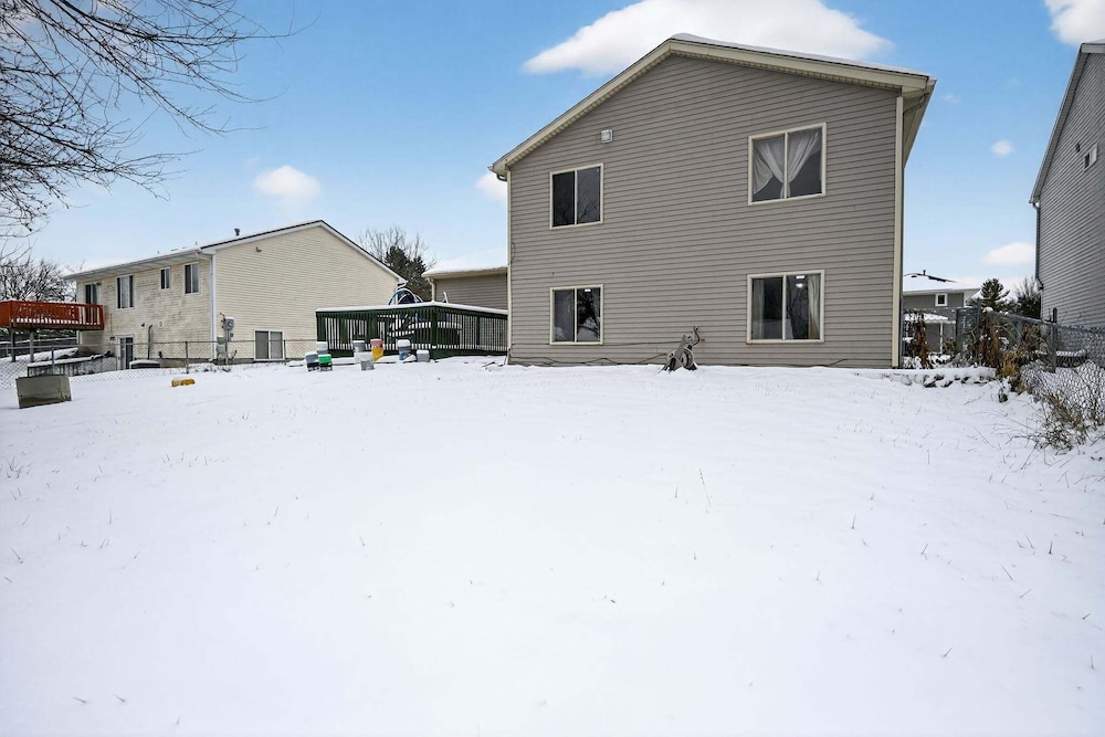 Bright 4br Near Msu & Downtown 4 Bedroom Home