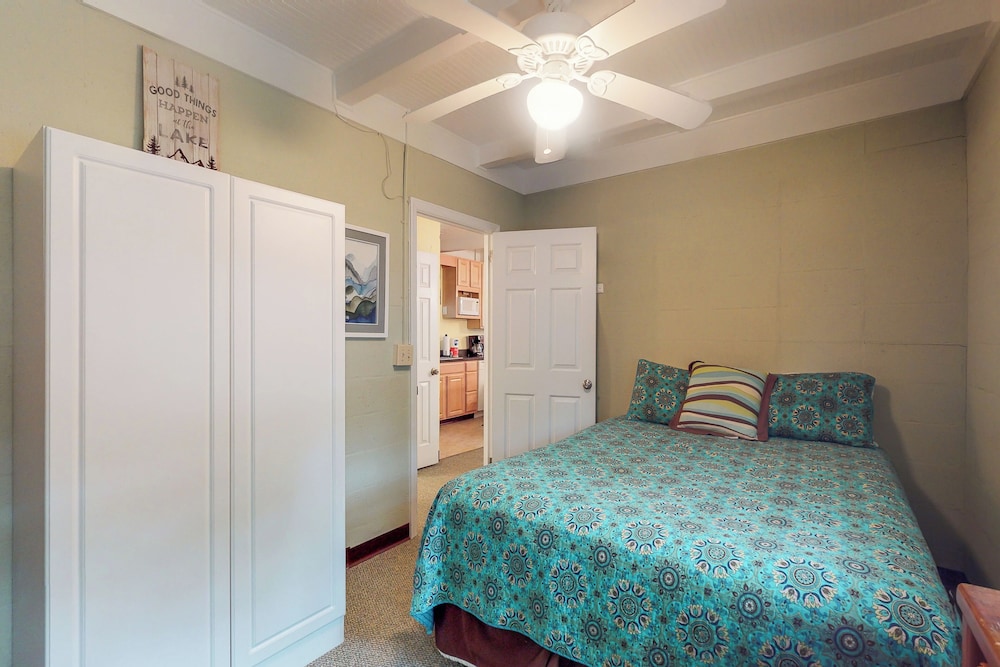 2BR Lakefront Lake Murray Home w/ Dock & Deck