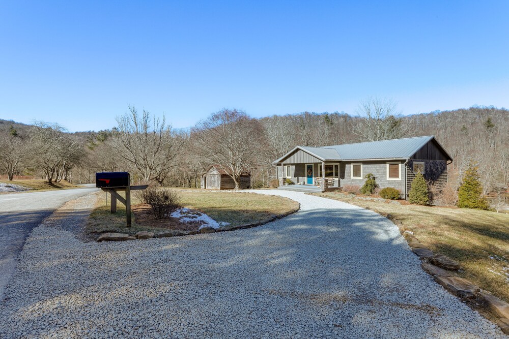 Beautiful Blowing Rock Home w/ Private Deck! view 5
