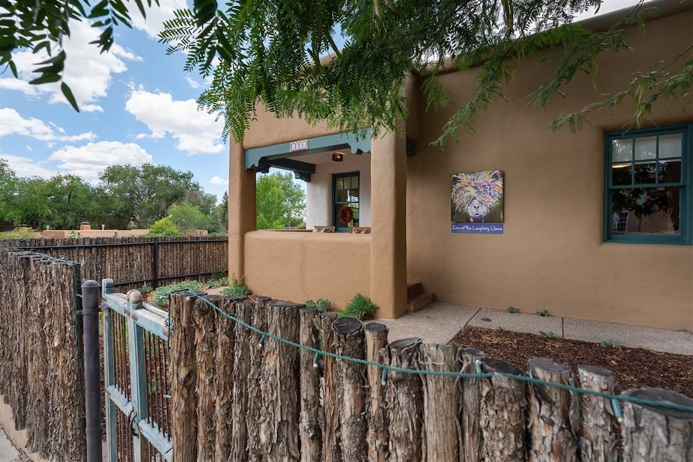 Laughing Llama - Luxury Home Two Blocks From The Plaza view 5