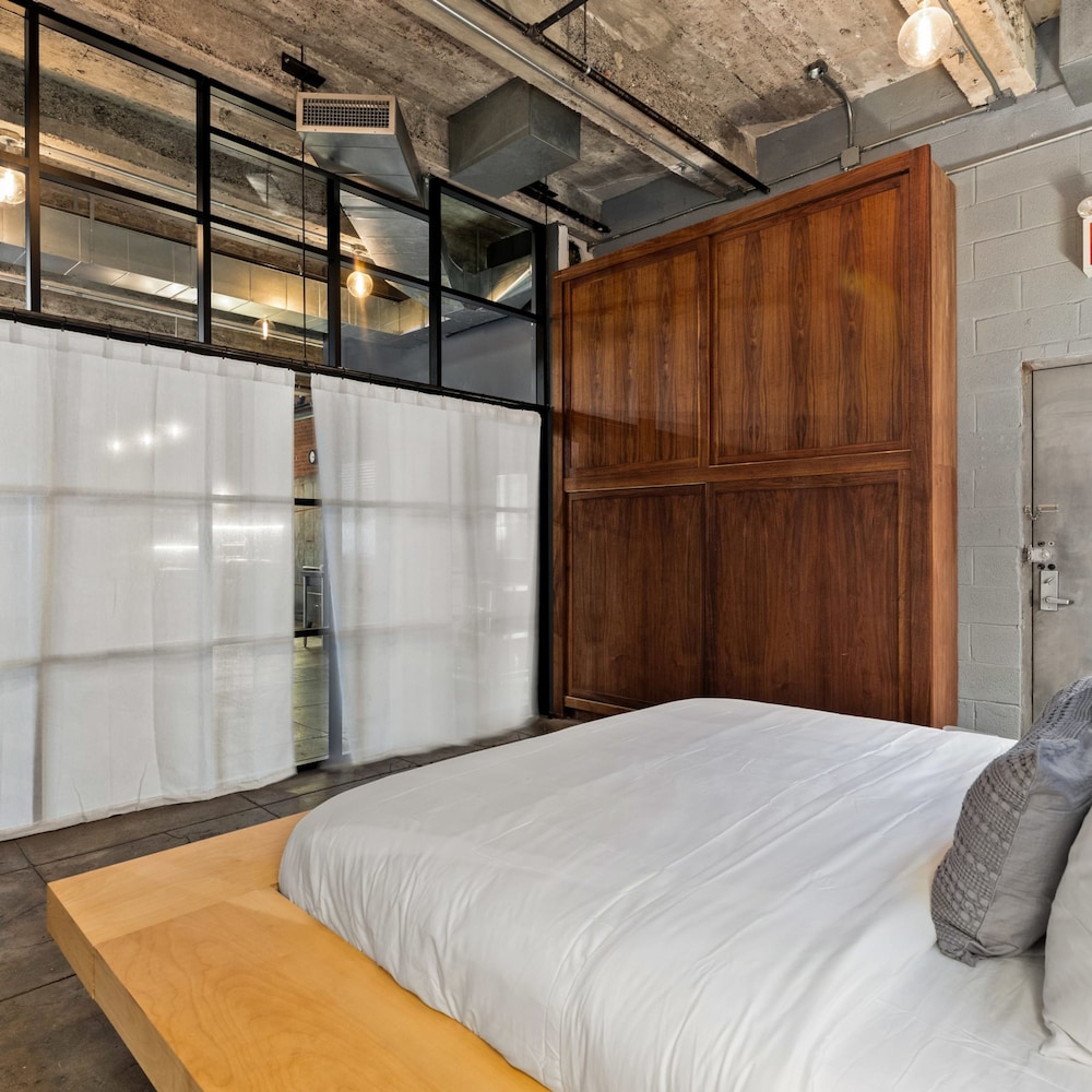 Greenwich Court by Rove Travel 3BR Loft w Sauna