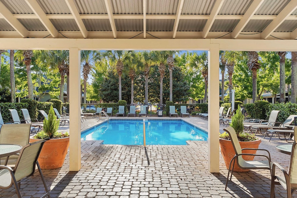 Golf Cart + Pool Access Near Baytowne & Beach Coral Starfish by Avantstay