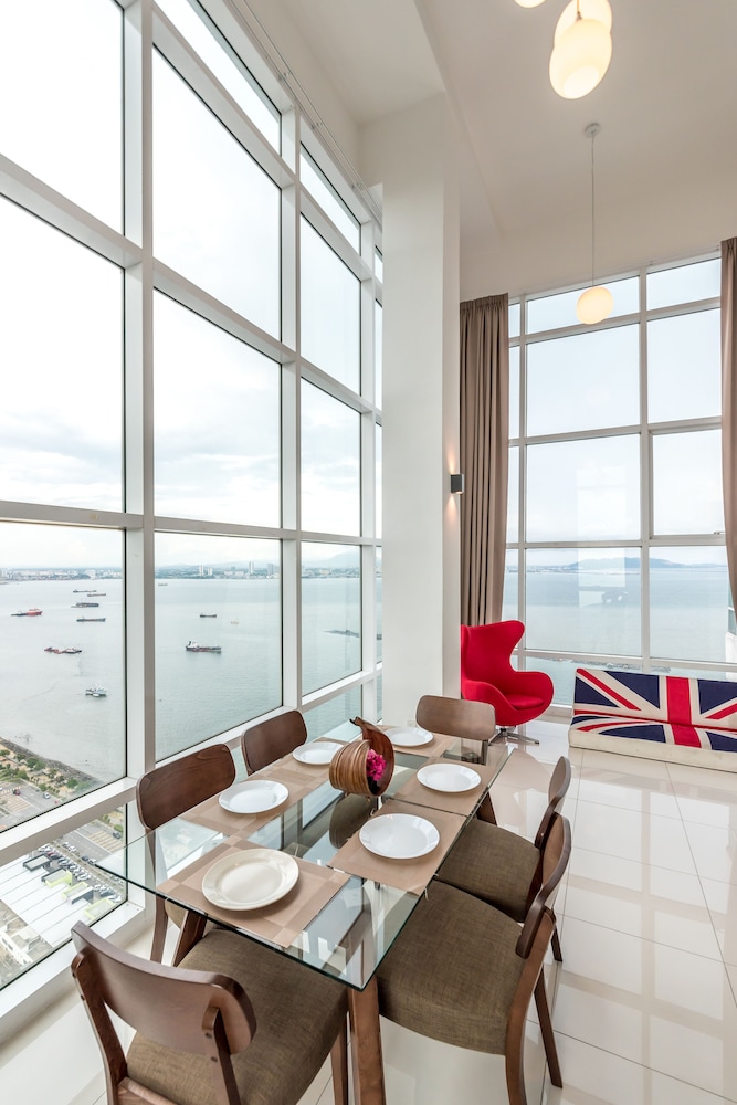 JK Maritime Luxury Suite photo 4