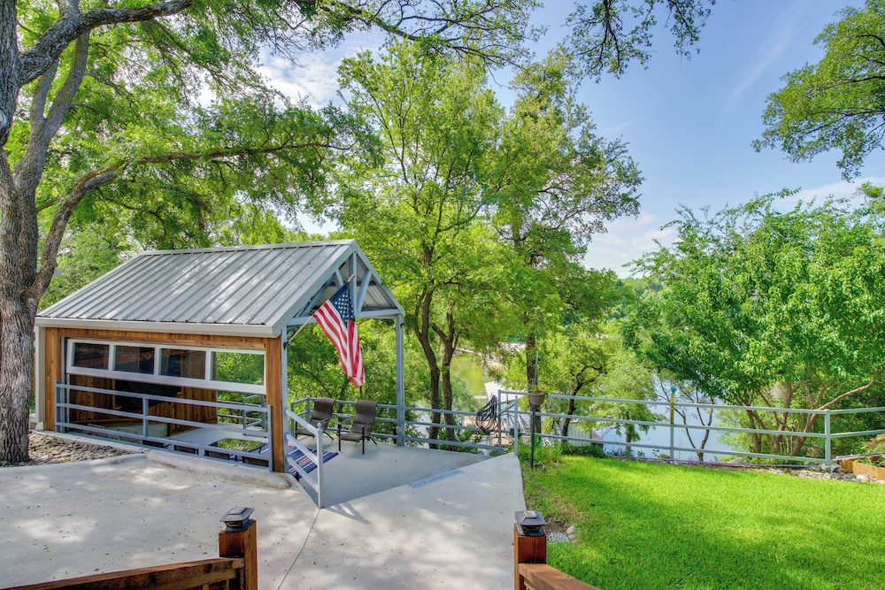 Waterfront Lake Bridgeport Home w/ Private Dock