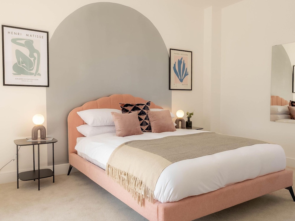 Wimbledon Tennis Retreat 3-bedroom by Sojo Stay view 4