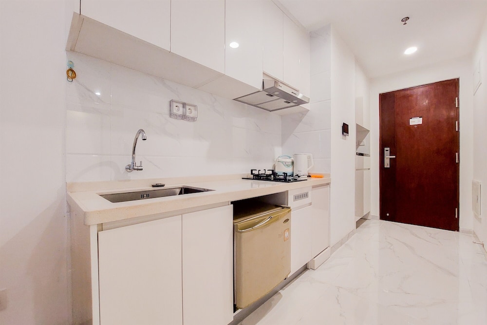 Comfortable 2BR at Sky House BSD Apartment