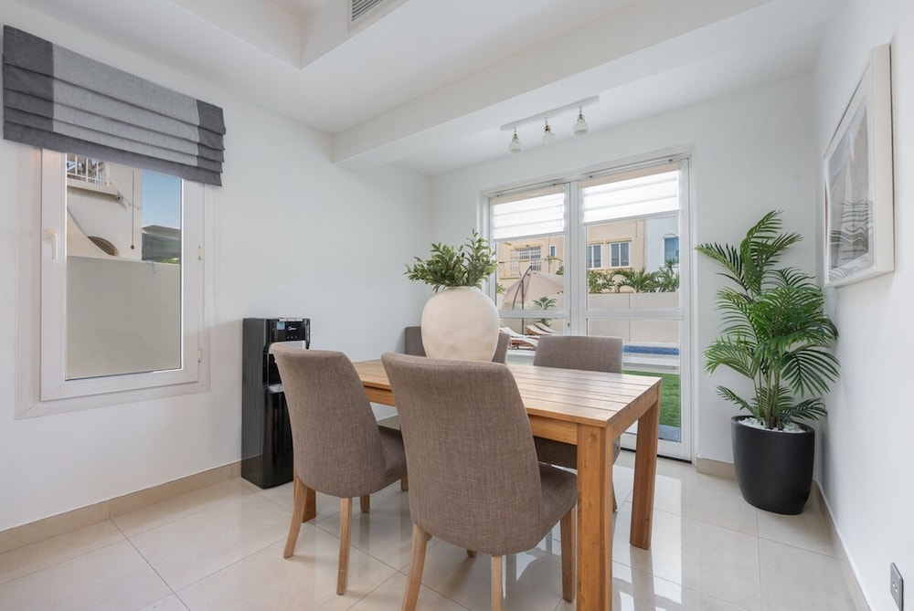Luxurious Spacious 3-bedroom Villa With Private Pool at Springs 10